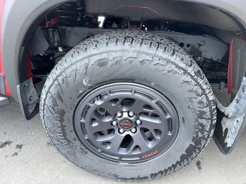 Used 2025 Nissan Frontier PRO-4X w/ Tow Package AWD/4WD image 11