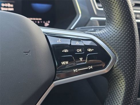 Used 2023 Volkswagen Tiguan SE R-Line image 37