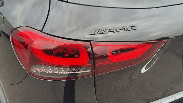 Used 2023 Mercedes-Benz GLA 35 AMG 4MATIC image 35