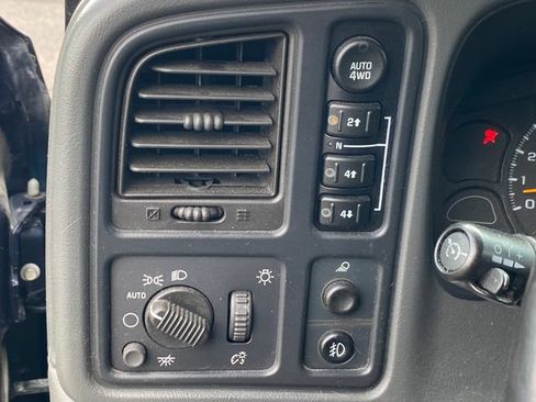 Used 2006 Chevrolet Silverado 1500 LT w/ Light Duty Power Package AWD/4WD image 9