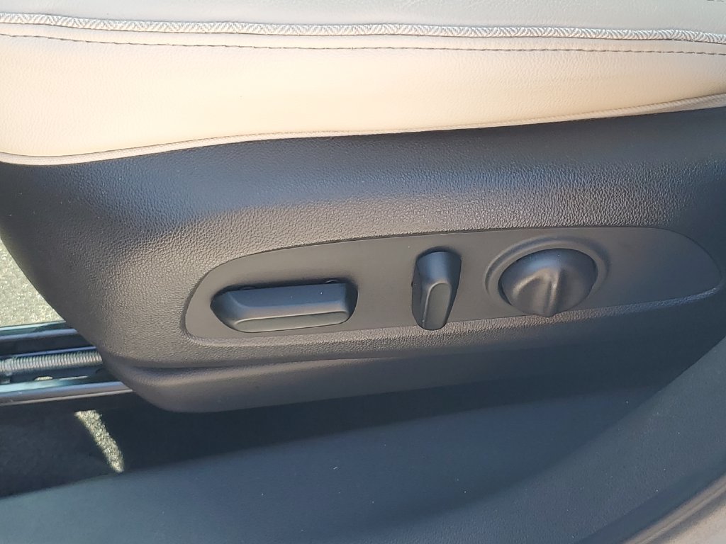 Used 2022 Buick Encore GX Essence w/ Advanced Technology Package FWD image 16