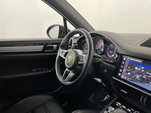 Certified 2023 Porsche Cayenne Platinum Edition image 12