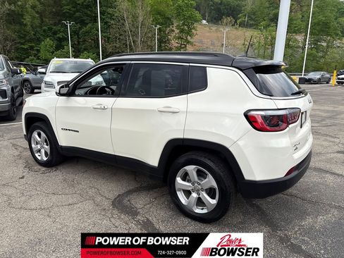 Used 2018 Jeep Compass Latitude w/ Popular Equipment Group AWD/4WD image 3