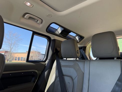 Used 2021 Land Rover Defender 110 S image 7