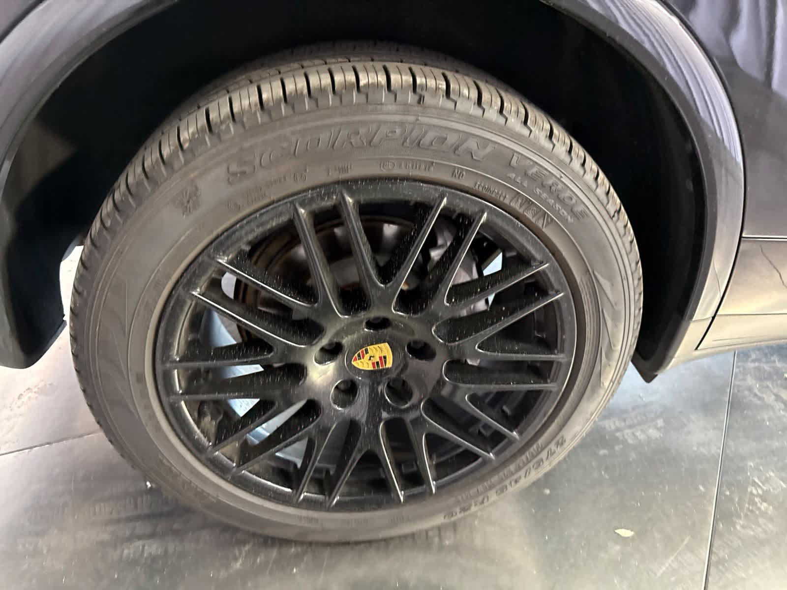 Used 2018 Porsche Cayenne AWD/4WD image 15