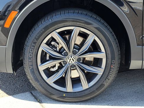 Used 2022 Volkswagen Tiguan SE FWD image 9