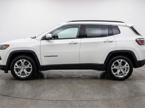 Used 2025 Jeep Compass Latitude AWD/4WD image 5