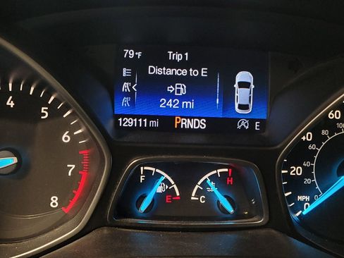 Used 2017 Ford Escape SE image 23