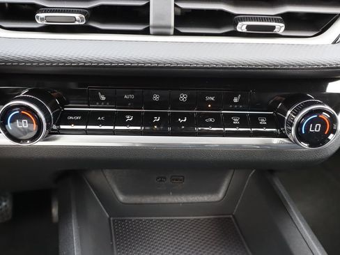 New 2027 Chevrolet Equinox LT w/ Convenience Package II FWD image 14