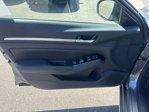 Used 2024 Nissan Altima 2.5 SR FWD image 11