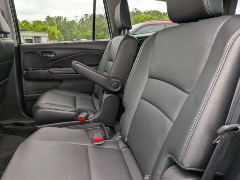 Used 2021 Honda Pilot Touring image 16