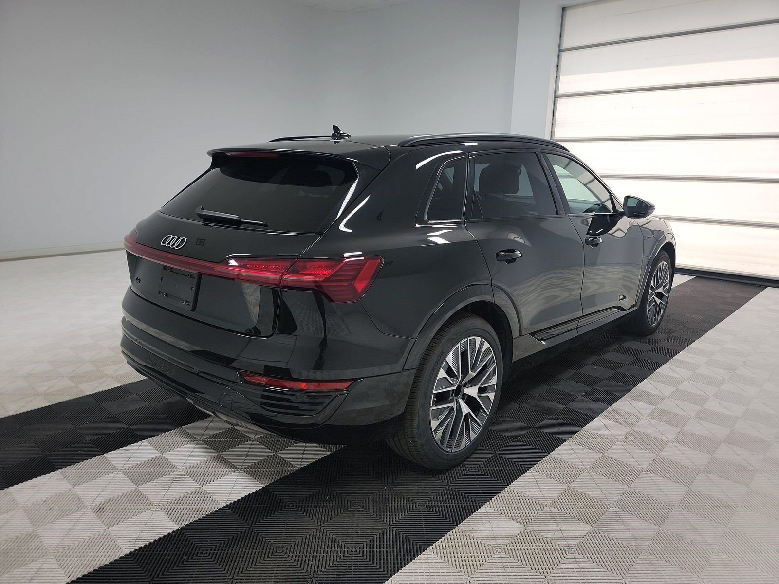 Used 2024 Audi Q8 e-tron Prestige w/ Prestige Package AWD/4WD image 6
