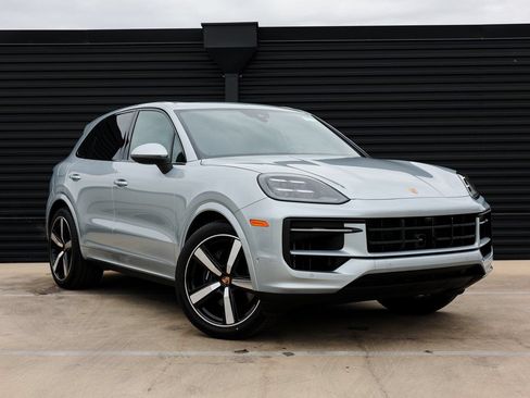 Certified 2026 Porsche Cayenne AWD/4WD image 9