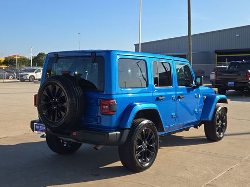 Used 2024 Jeep Wrangler Unlimited Sahara AWD/4WD image 3