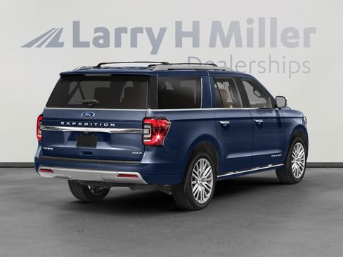 Used 2023 Ford Expedition Max Platinum AWD/4WD image 2