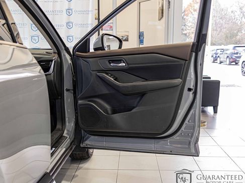 Used 2022 Nissan Rogue SL w/ SL Premium Package image 37