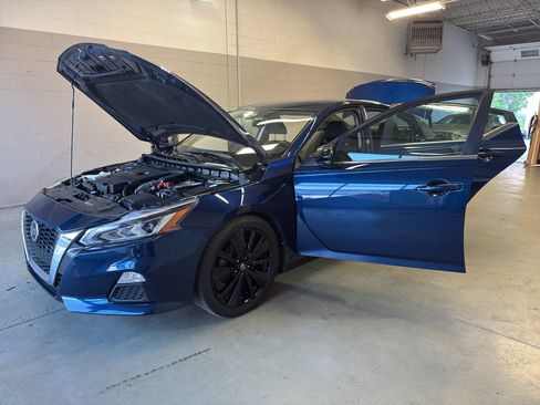 Used 2021 Nissan Altima 2.0 SR FWD image 11