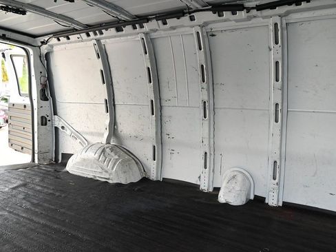 Used 2022 GMC Savana 3500 Extended w/ Driver Convenience Package image 14