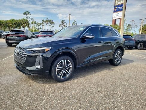 Certified 2025 Audi Q5 Premium w/ Convenience Package image 4