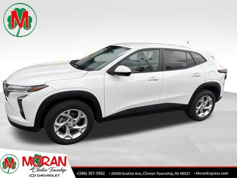 Used 2024 Chevrolet Trax LS w/ LS Convenience Package FWD image 1