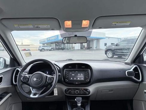 Used 2021 Kia Soul LX FWD image 12