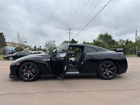 Used 2010 Nissan GT-R Premium image 13