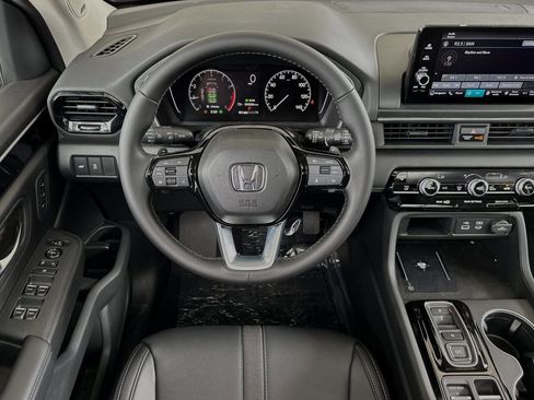 New 2025 Honda Pilot Touring image 23