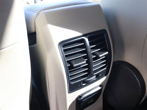 Used 2018 Ford Escape Titanium w/ Ford Safe & Smart Package image 10