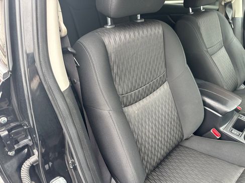 Used 2017 Nissan Rogue SV AWD/4WD image 10