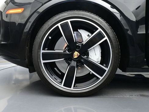 Used 2023 Porsche Cayenne Turbo image 6