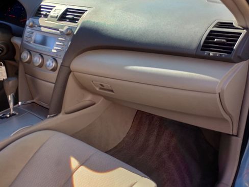 Used 2010 Toyota Camry image 21