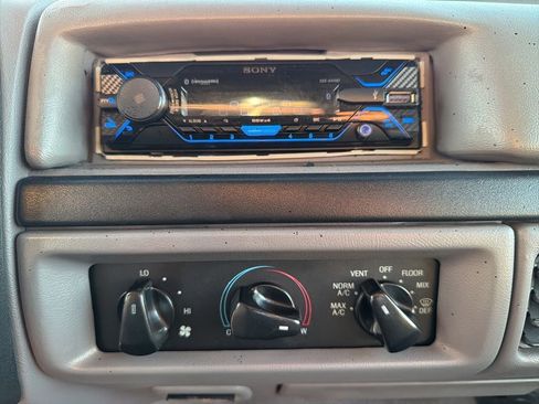 Used 1996 Ford Bronco XLT image 31