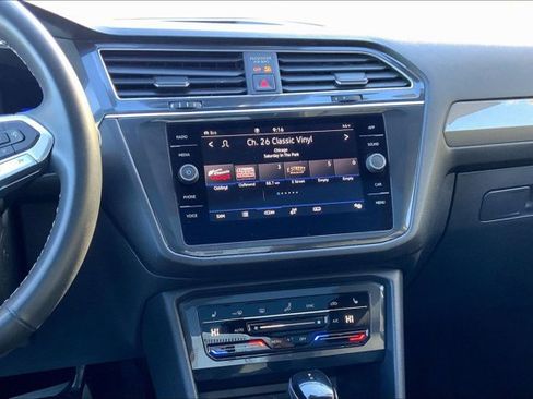 Used 2022 Volkswagen Tiguan SE image 5