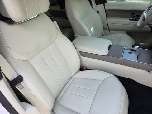 Certified 2025 Land Rover Range Rover Autobiography AWD/4WD image 27