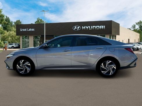 New 2025 Hyundai Elantra SEL image 3