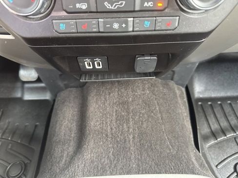 Used 2020 Ford F150 Lariat image 23