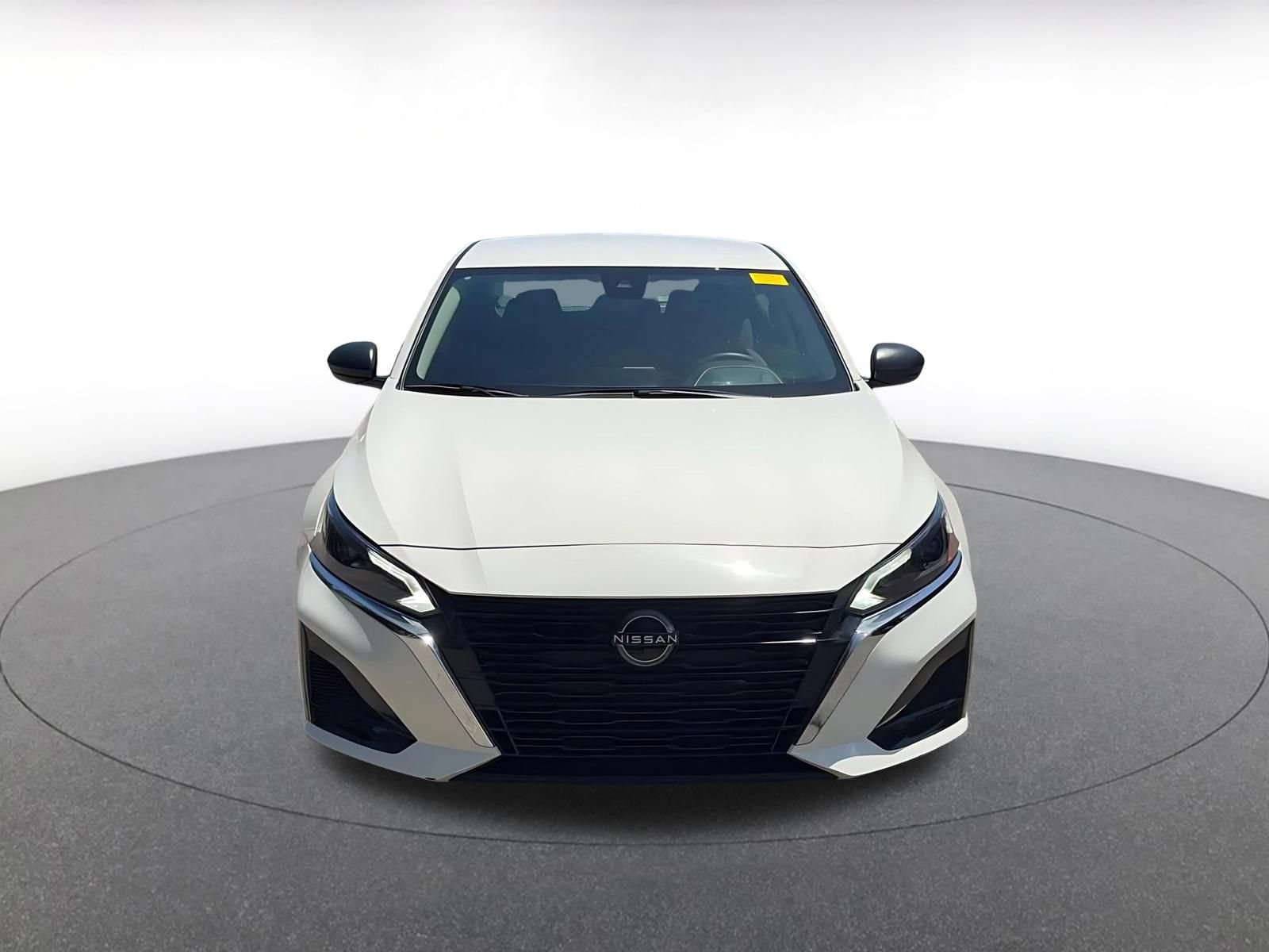 Used 2025 Nissan Altima 2.5 SV FWD image 3