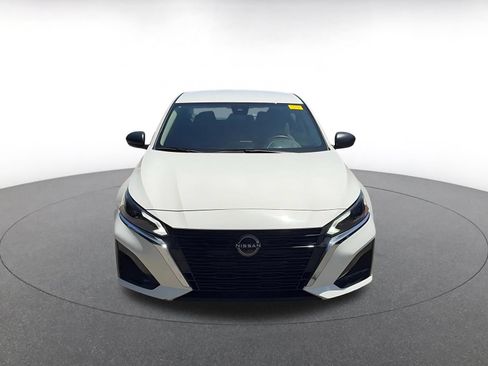 Used 2025 Nissan Altima 2.5 SV FWD image 3