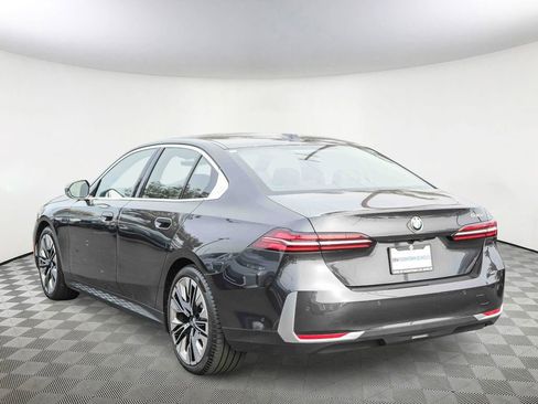 Used 2025 BMW 530i 530i w/ Premium Package image 6