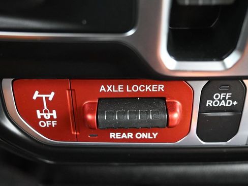 Used 2025 Jeep Gladiator Mojave AWD/4WD image 28