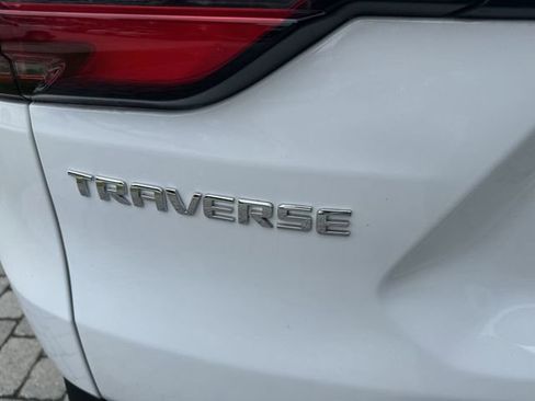 Used 2022 Chevrolet Traverse LT FWD image 14