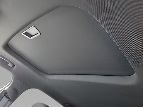 Certified 2024 Chevrolet Trax RS w/ Sunroof Package FWD image 16