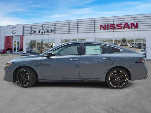 New 2027 Nissan Sentra SR w/ Floor Mat Package FWD image 8