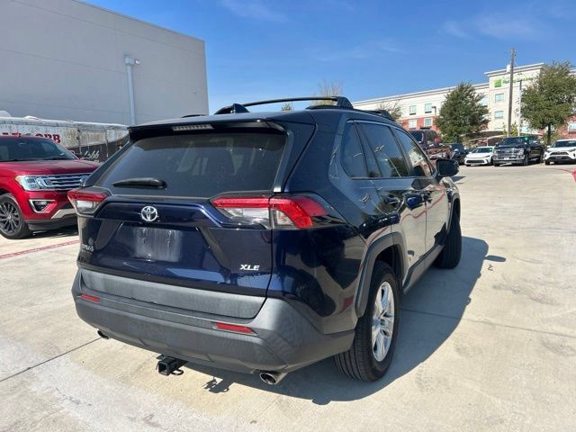 Used 2019 Toyota RAV4 XLE w/ Convenience Package FWD image 3