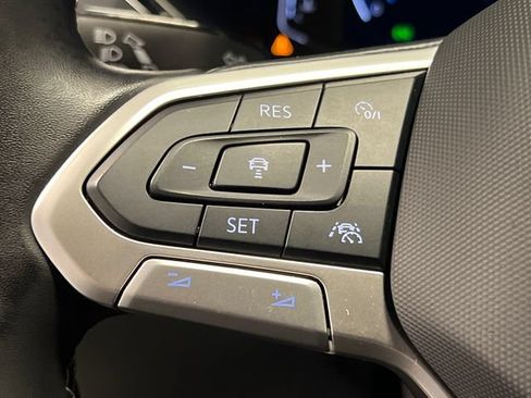 Certified 2024 Volkswagen Taos SEL AWD/4WD image 20