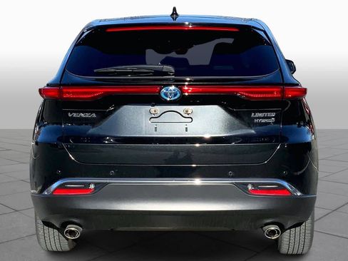 Used 2022 Toyota Venza Limited image 4
