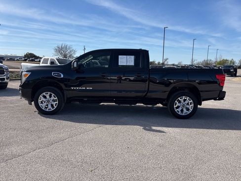 Used 2023 Nissan Titan SV w/ SV Convenience Package image 2