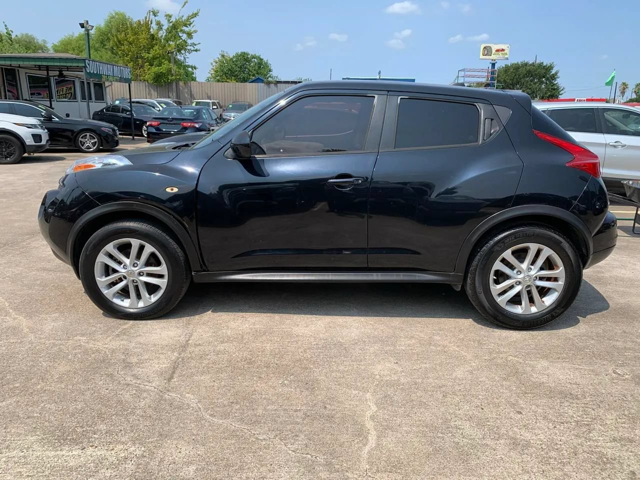 Used 2012 Nissan Juke SV FWD image 9