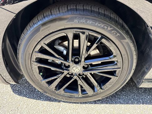 Used 2025 Toyota Camry SE image 10