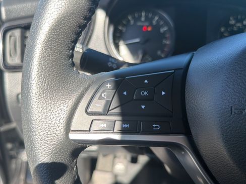 Used 2020 Nissan Rogue SV FWD image 36